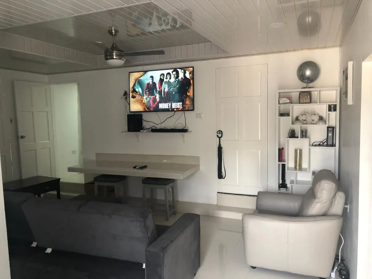 Jeanoel Chateau Cozy 2Beds 1Bath Apartment サンフェルナンド トリニダードトバゴ